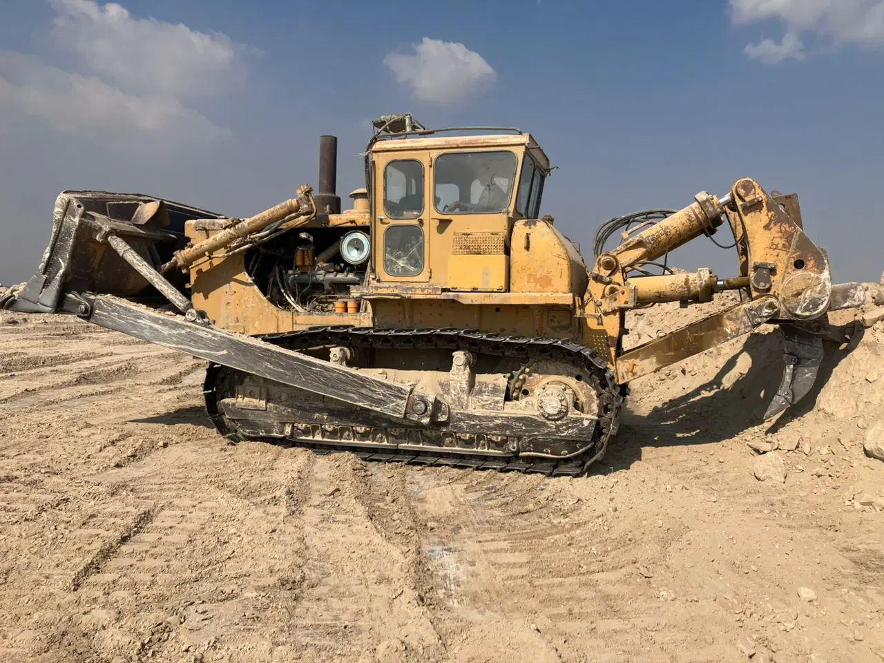 بلدوزر کوماتسو D155