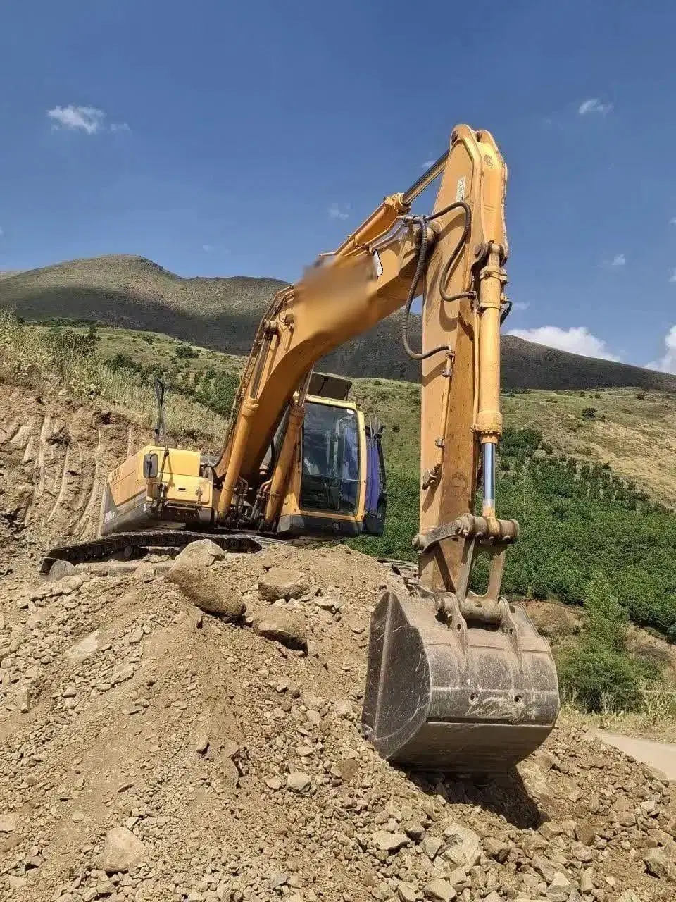 بیل مکانیکی هیوندای 240 مدل 2018